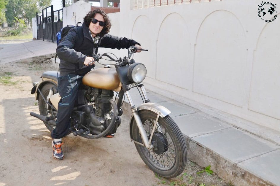 guía de transporte en India alquiler de moto