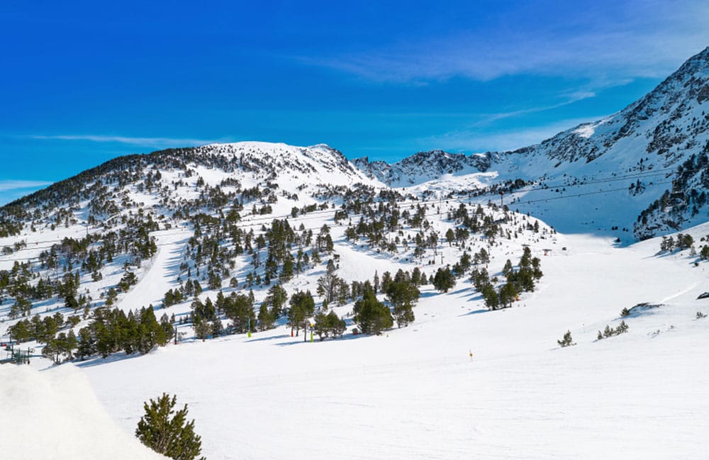 esquiar, una de las mejores cosas que ver y hacer en andorra