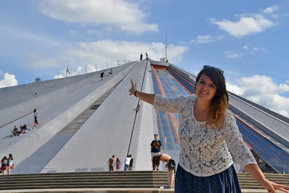 Lety en la Pirámide de Tirana