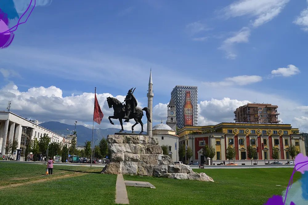Plaza Skanderbeg en Tirana