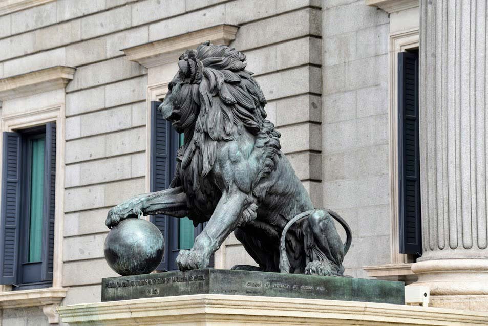 león del Congreso de los Diputados de Madrid