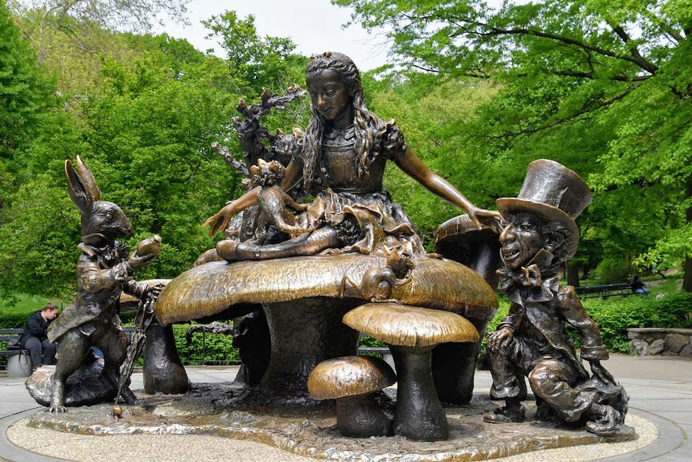 estatua alicia en el pais de las maravillas, central park