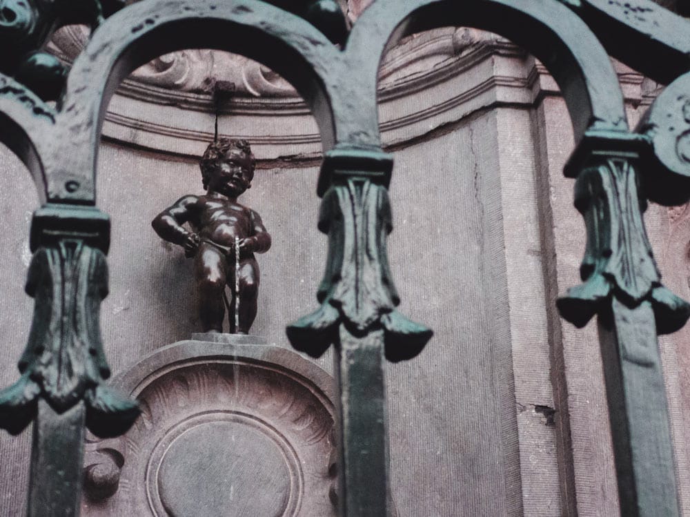 manneken pisa, una de las estatuas que ver y hacer en bruselas