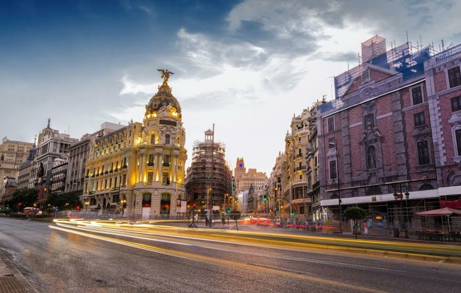 Gran vía de Madrid atardecer