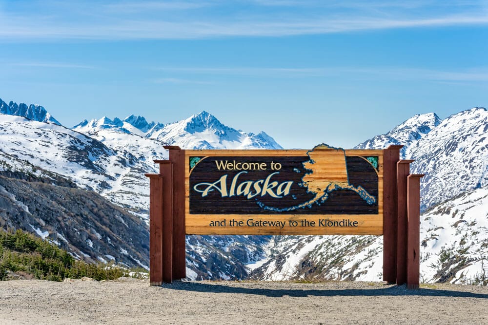 cartel de bienvenida a alaska