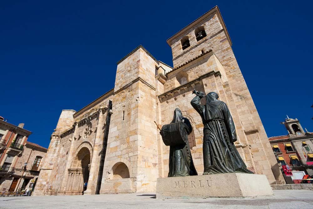 Plaza Mayor Zamora Monumento al Merlú