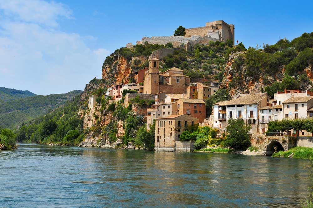 pueblo de Miravet en Cataluña