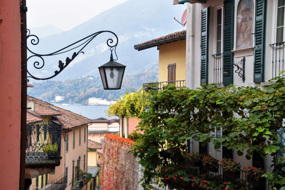 calle en Bellaggio en el Lago di Como