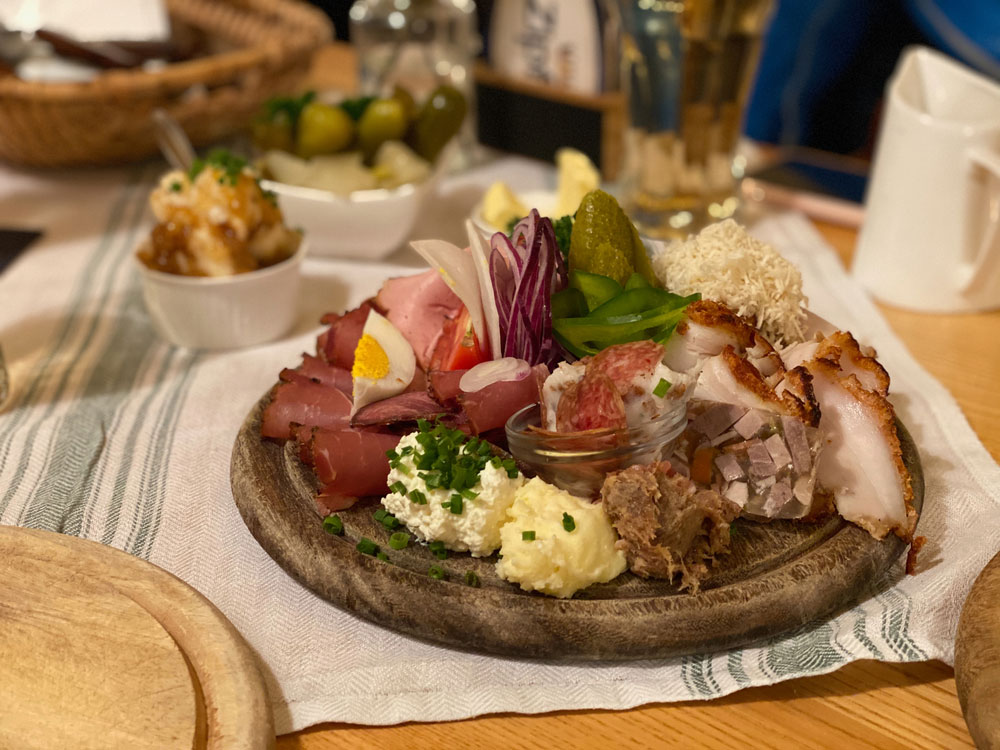 Brettljause plato típico de Austria