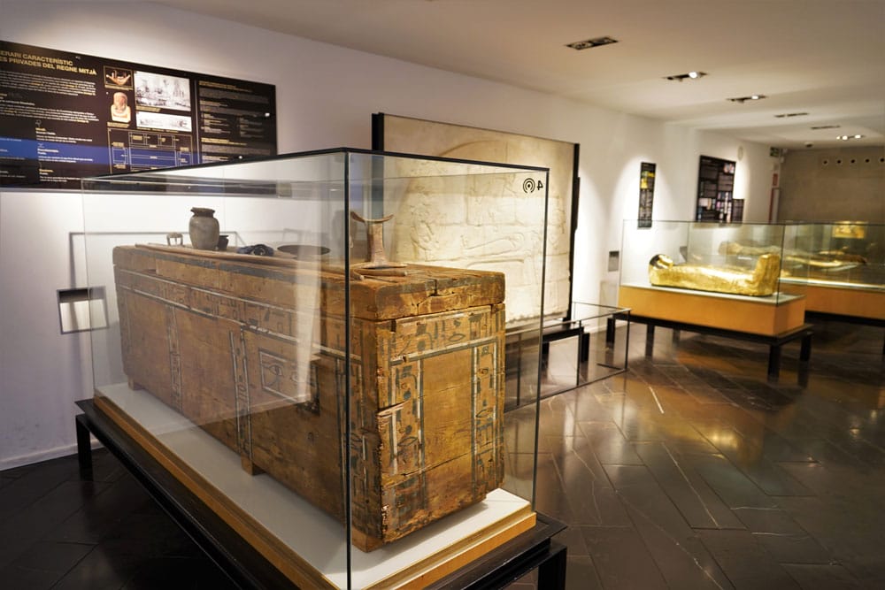 ataúd y sarcófago Museo Egipcio de Barcelona
