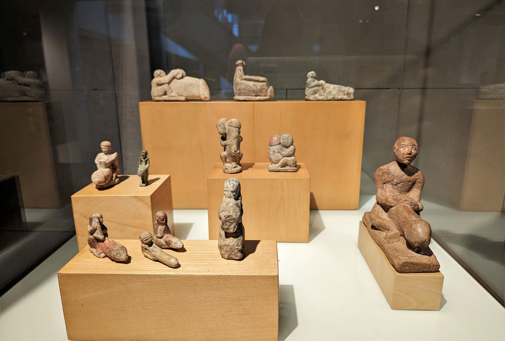 Museo Egipcio de Barcelona estatuas eróticas