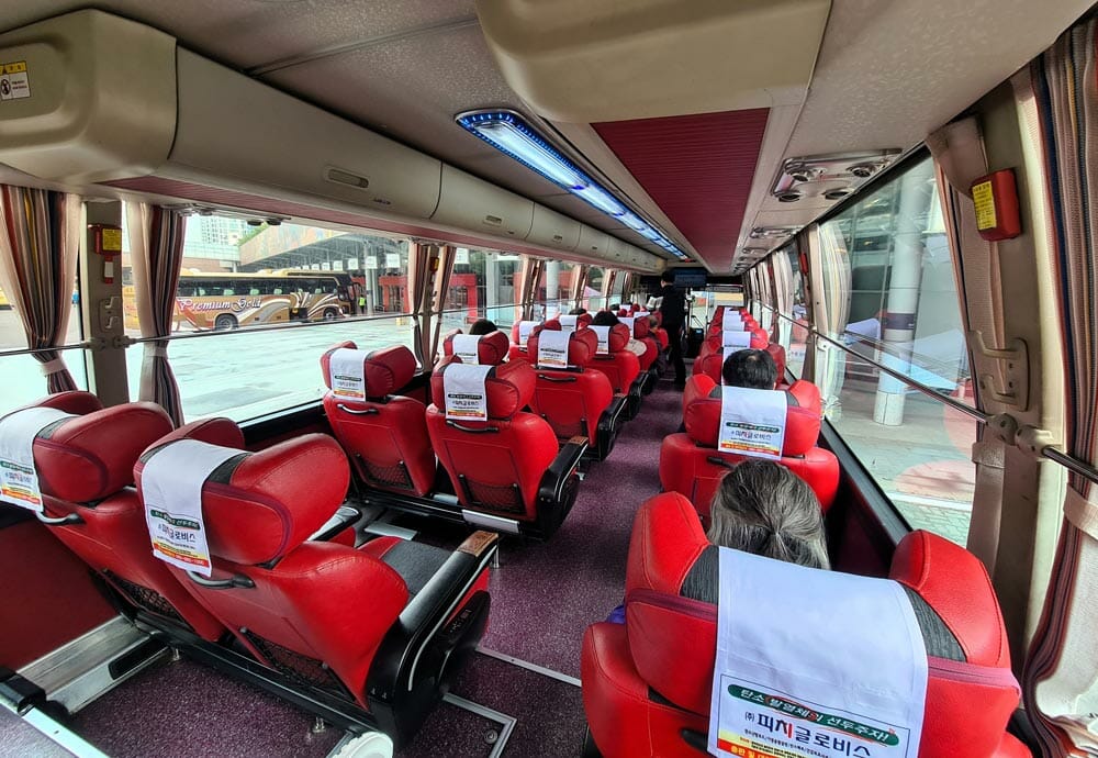 interior de un bus express en Corea del Sur