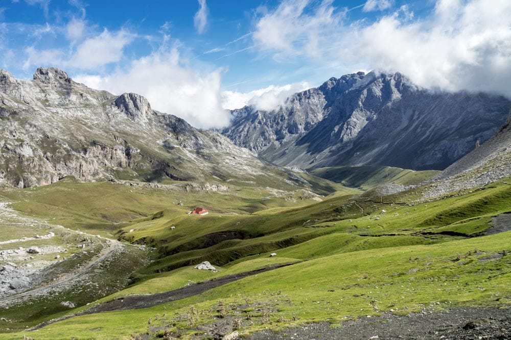 destinos donde viajar en agosto Cantabria Picos de Europa
