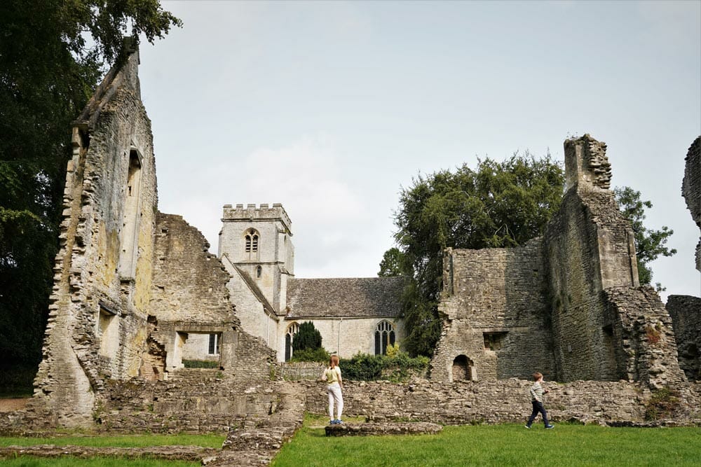 que ver y hacer en los Cotswolds Minster Lovell Hall and Dove