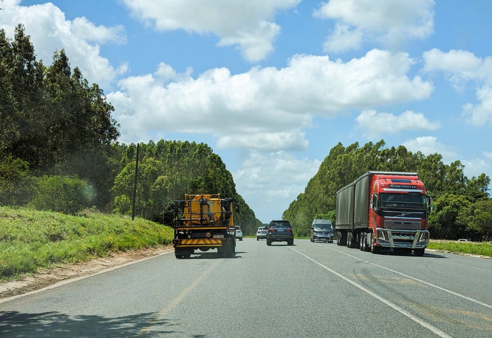 cómo adelantar en carreteras de Sudáfrica