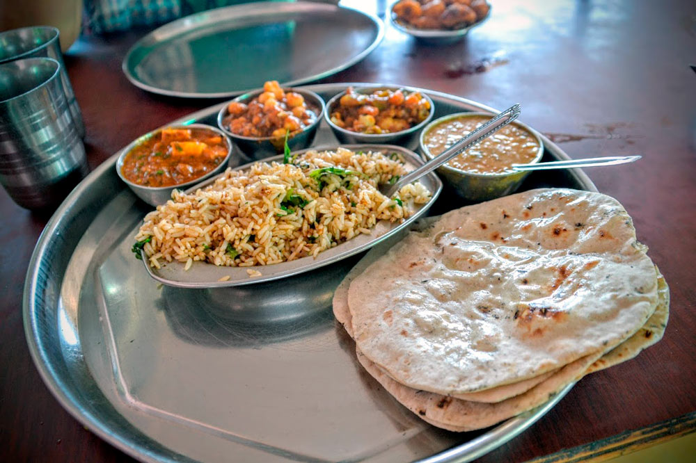 platos típicos de India thali