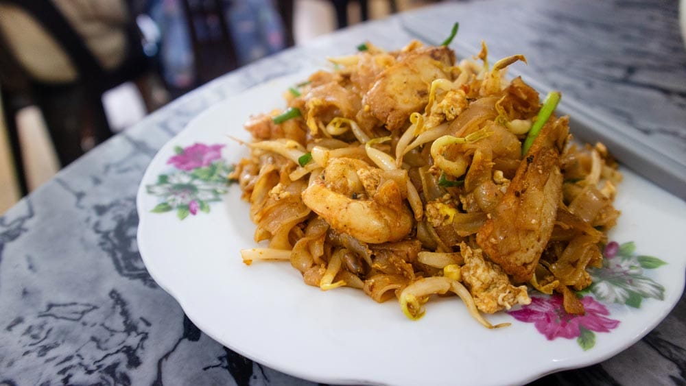 Char Kway Teow plato típico que comer en Singapur