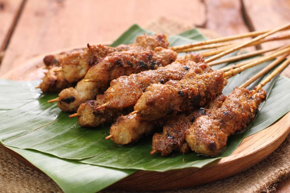 brochetas de pollo Satay