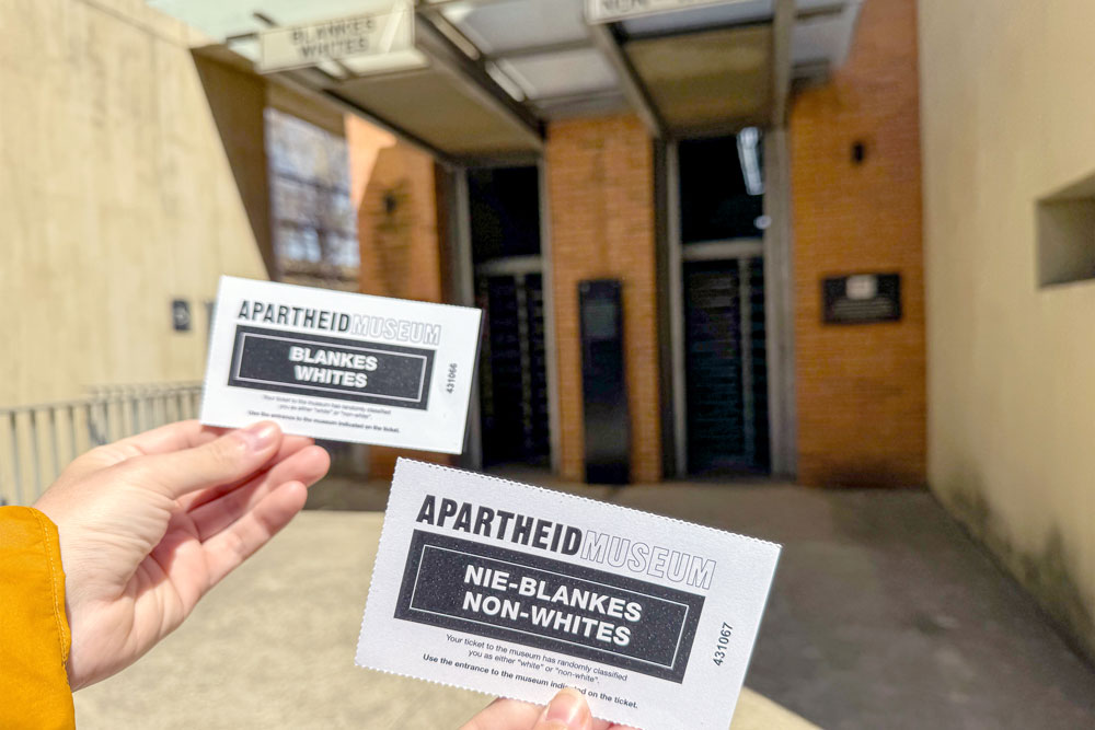 entrada al Museo del Apartheid en Johannesburgo