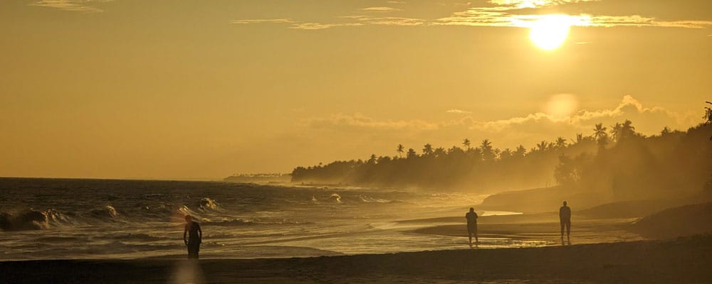 ruta por Sri Lanka atardecer en la playa de Kalametiya