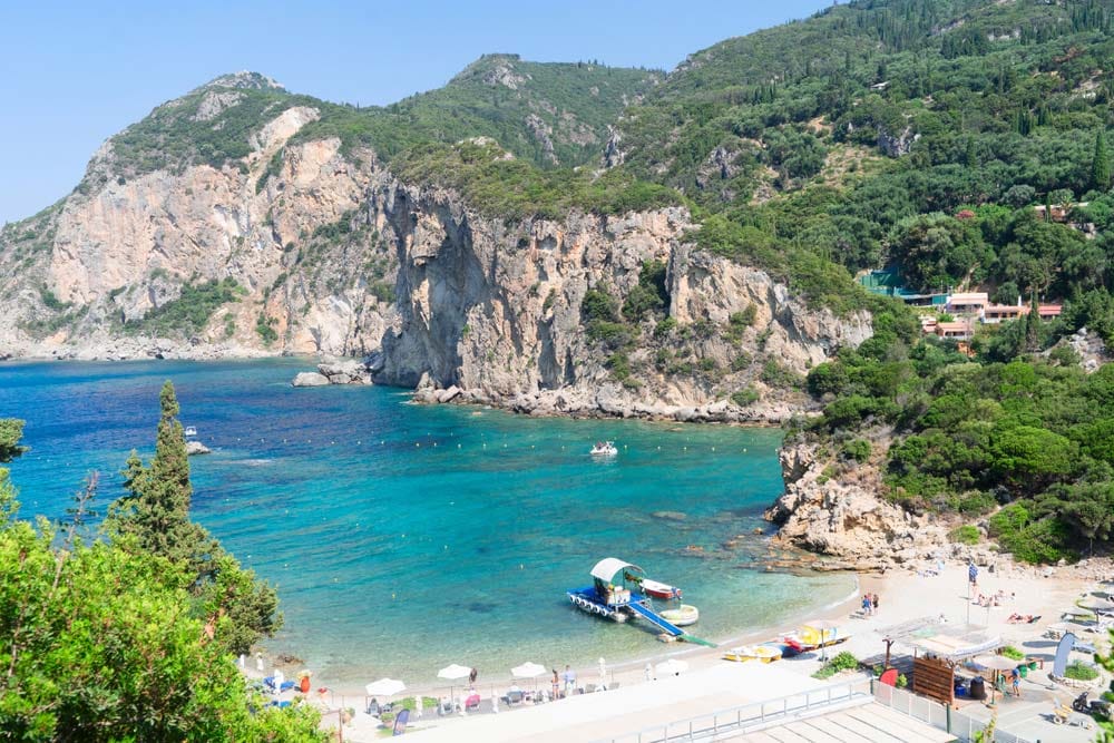 Playa Paleokastritsa en Corfú