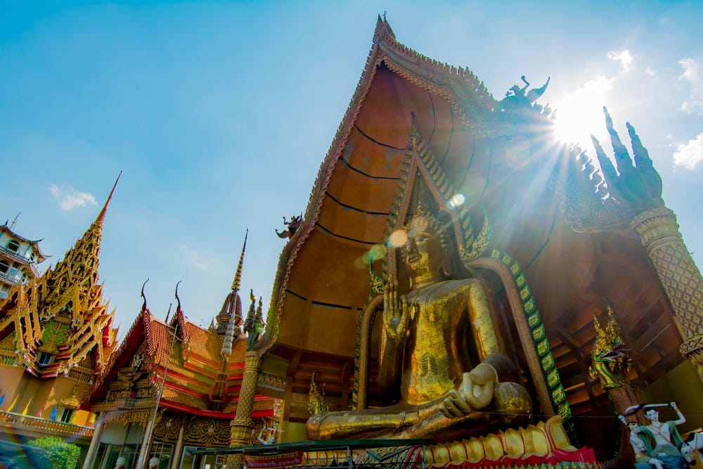 que ver en Kanchanaburi templo Wat Tham Suea