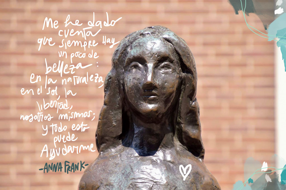 estatua de anna frank en ámsterdam