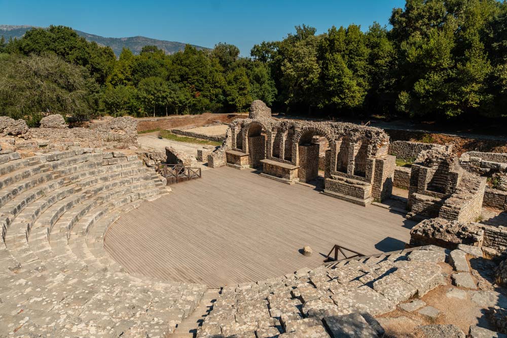 ruinas del Antiguo Teatro en el Parque Nacional de Butrinto en Albania