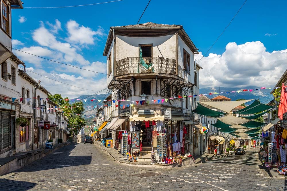 que ver en Albania casco histórico de Gjirokastra