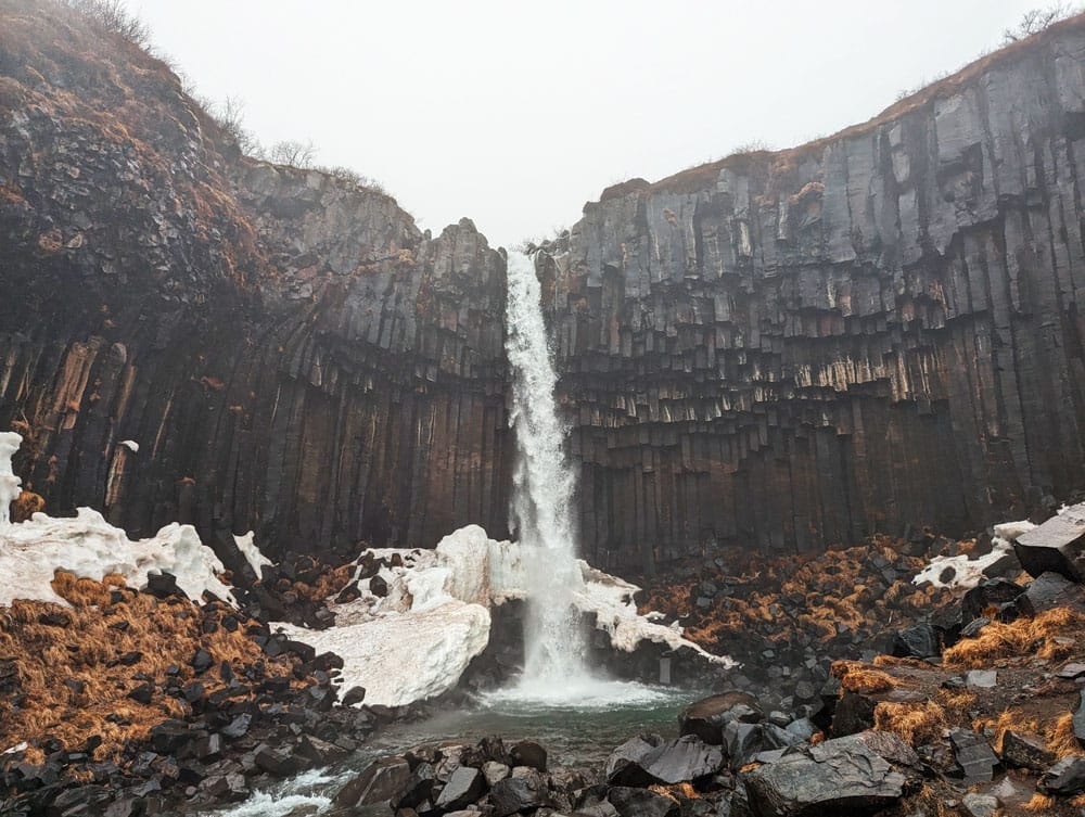 cascada de Svartifoss