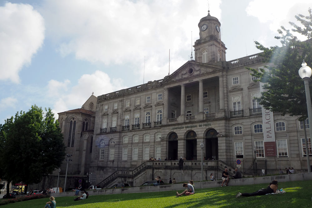 fachada del Palacio de la Bolsa en Oporto
