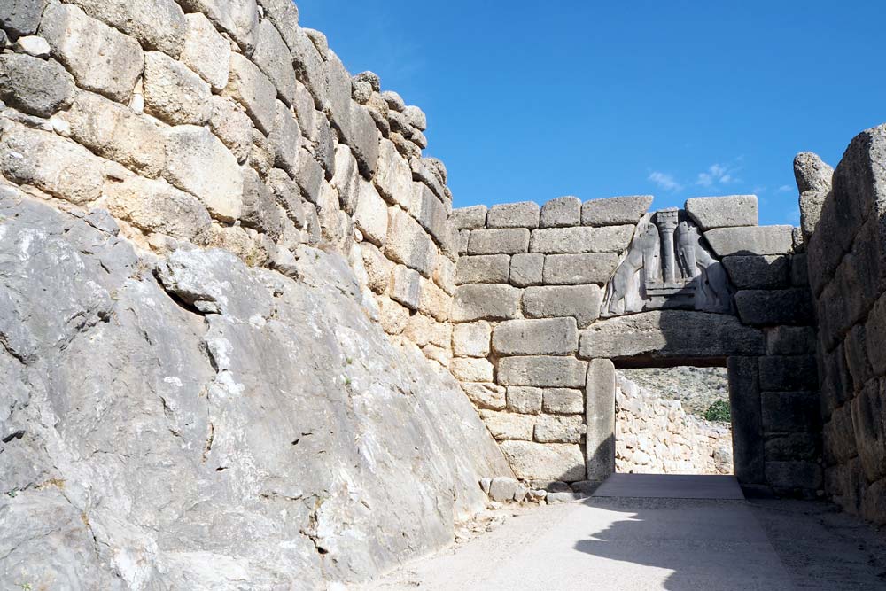 Puerta de los Leones en el yacimiento de Micenas en Grecia