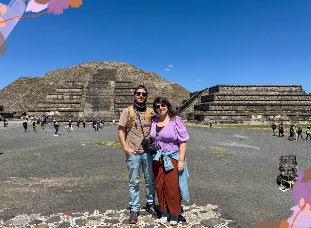 pirámide de la Luna en Teotihuacan