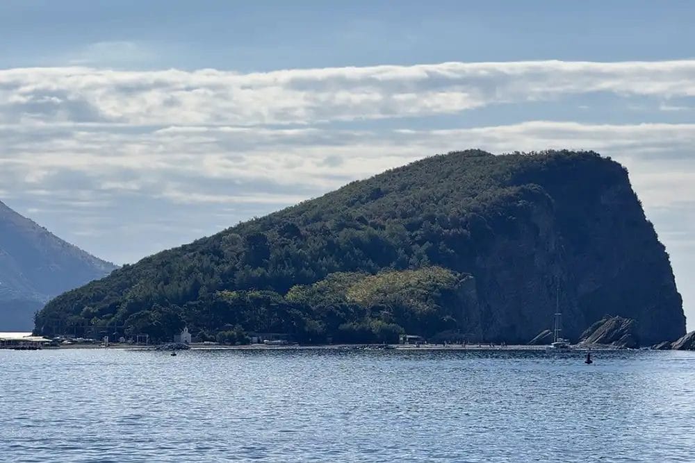 isla de Sveti Nikola, frente a Budva