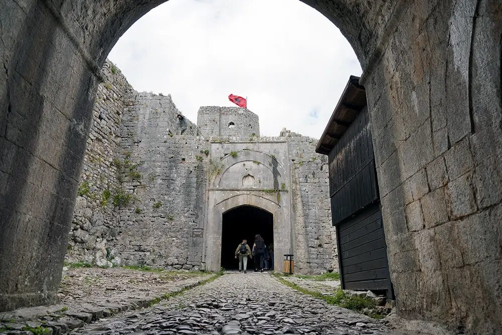 Puerta Castillo de Rozafa en Shkodër